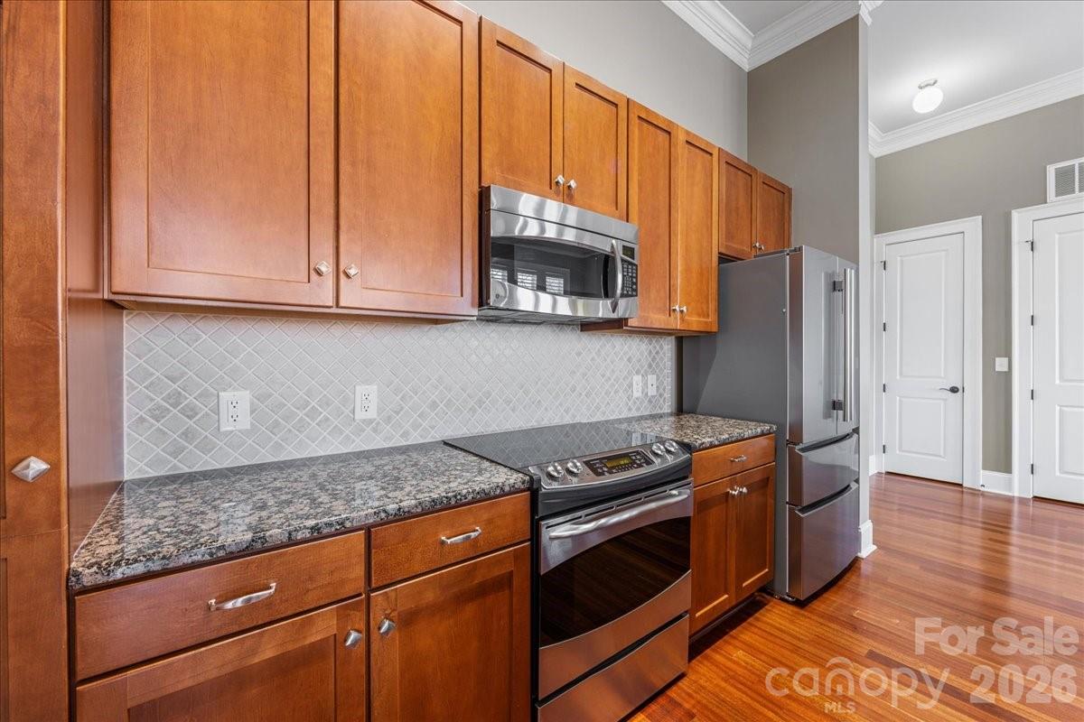 2810 Selwyn Avenue 418