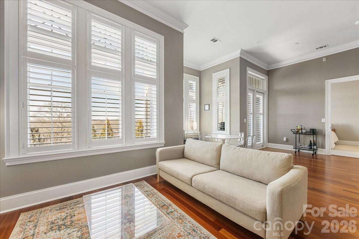 2810 Selwyn Avenue 418