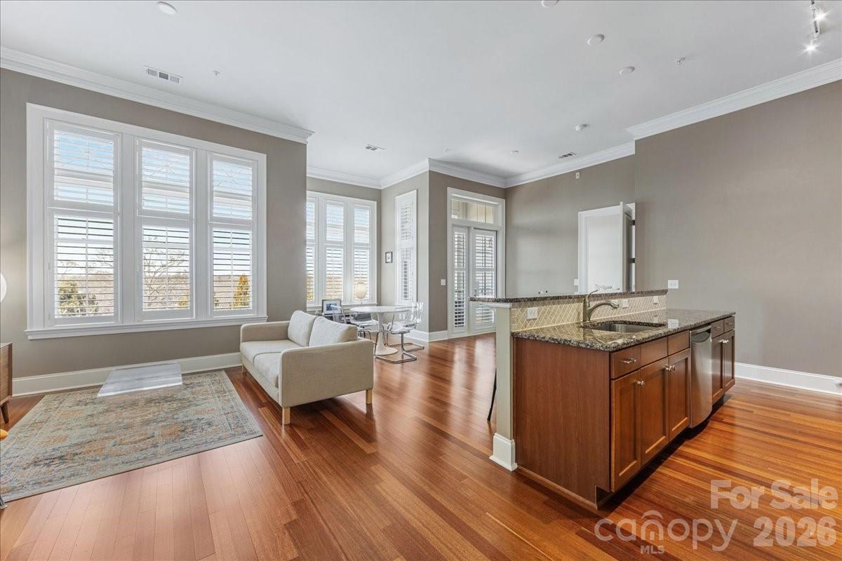 2810 Selwyn Avenue 418