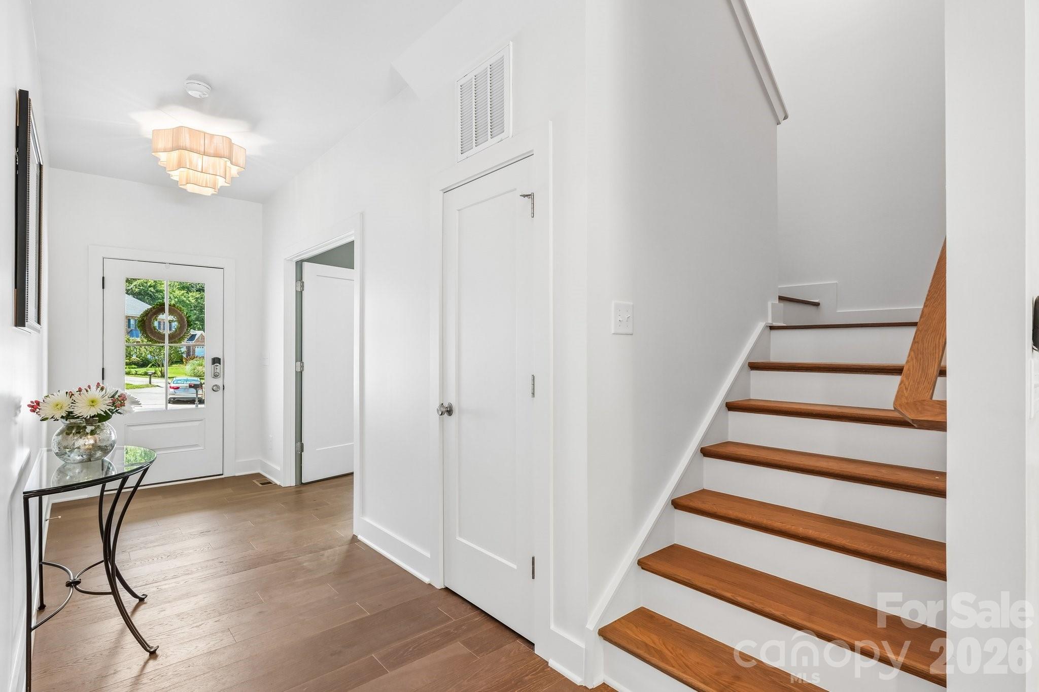 2315 Chateau Court