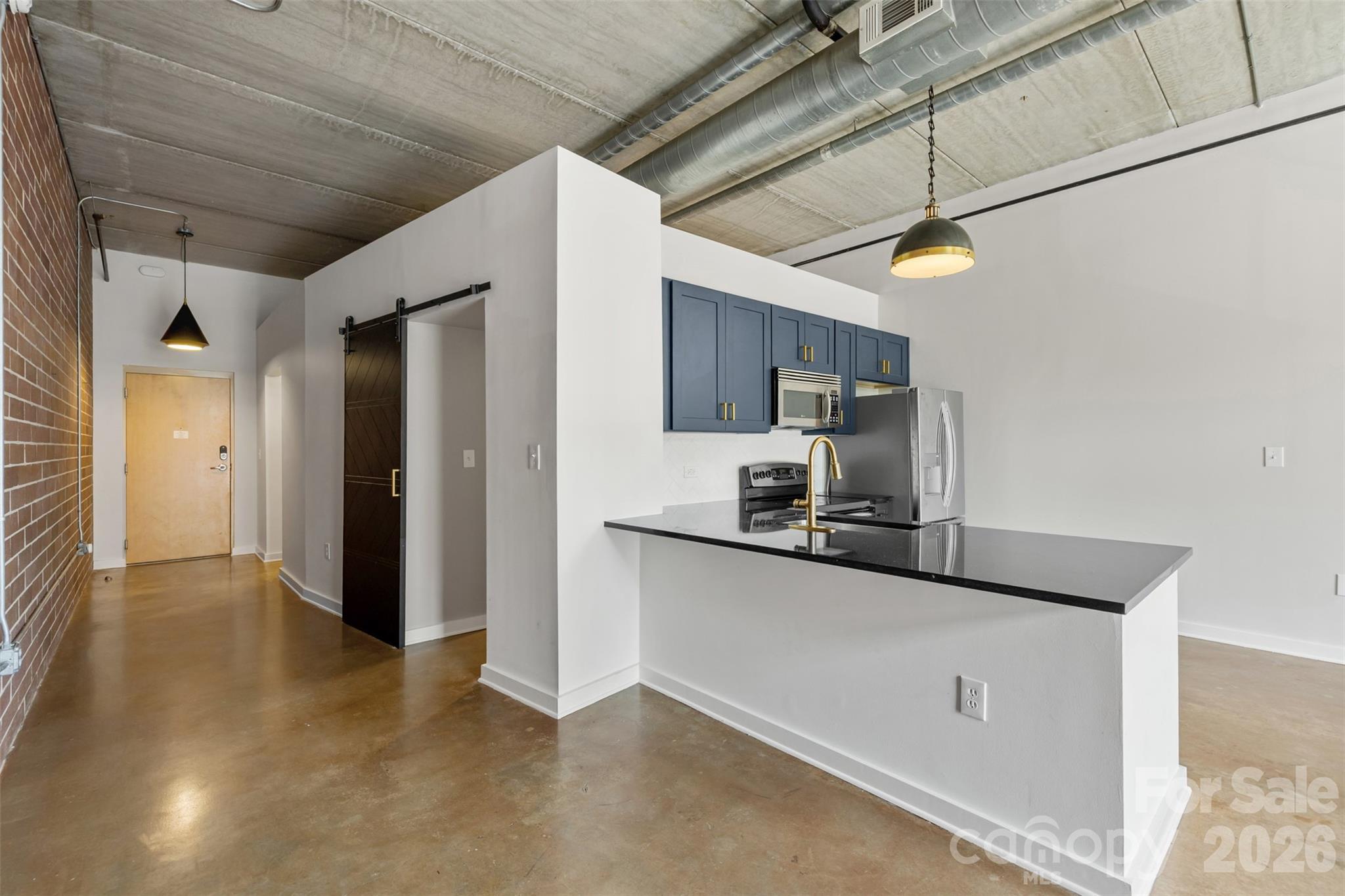 626 N Graham Street 205