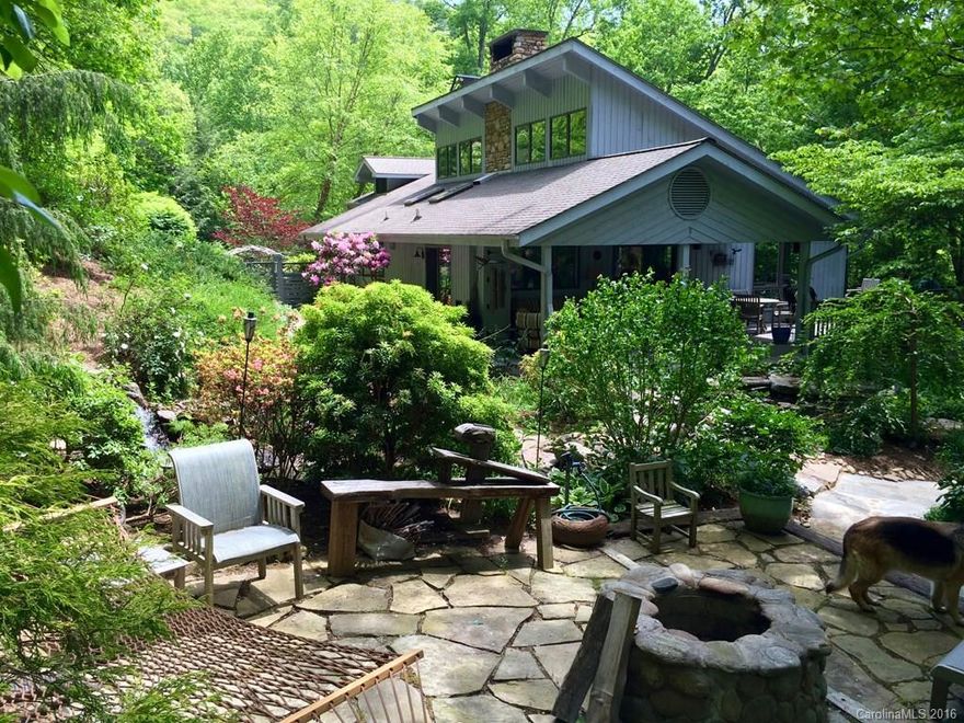 Great Contemporary mountain home with vaulted pine ceilings, large stone fireplace, extensive landscaping with koi pond, custom gourmet kitchen, and media room. All on 2.89 acres but only 3 miles to downtown.