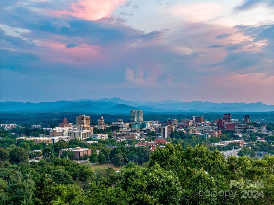 You've discovered Shangri La! This is the kind of place that exudes a feeling of "I've found It" the
minute you walk in, and you'll want to call it yours. On coveted Town Mountain, but without the long
steep drive up, yet far enough away to enjoy the FABULOUS LONG DISTANCE MOUNTAIN & CITY VIEWS. Close
enough to walk to downtown easily. This home has personality plus, with EASY ONE LEVEL LIVING a newly
updated open space kitchen/dining/family room with fireplace. Striking Architect Designed improvements,
fireplace in the grand primary suite etc, this is a place where creativity and charisma meets timeless
character - to create a Happy Hideaway. 4 Bedrooms, 3 fireplaces, multiple decks, Media Room and Huge
Craft/Storage area, 2 car garage and more. Need abundant storage? You got it. Life is Easy here. See it and make it yours!