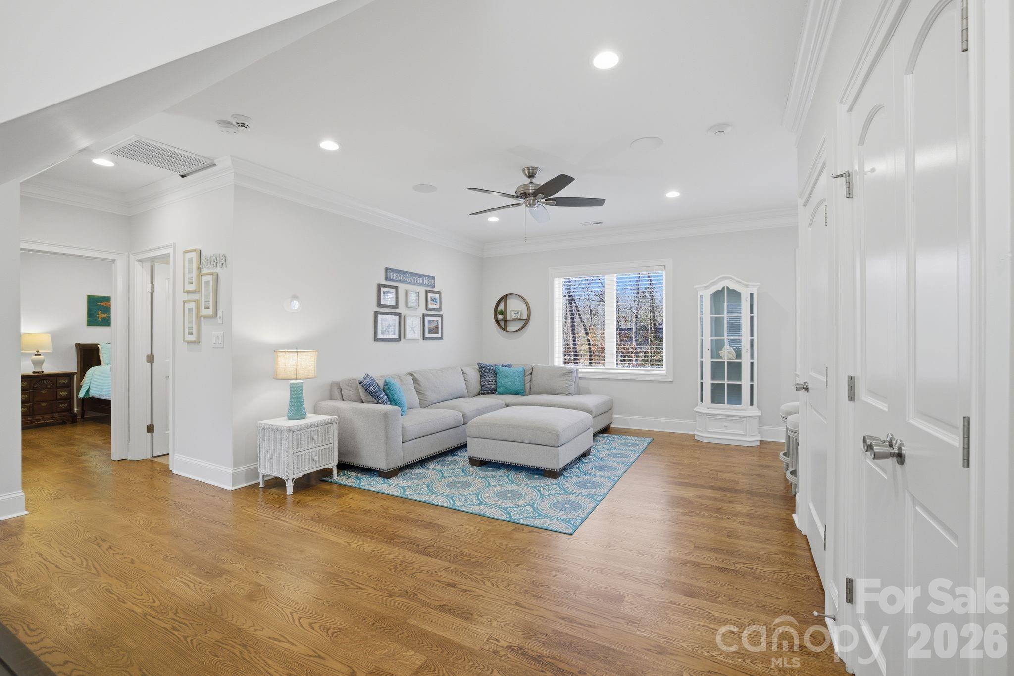 Yachtsmans Point - Residential