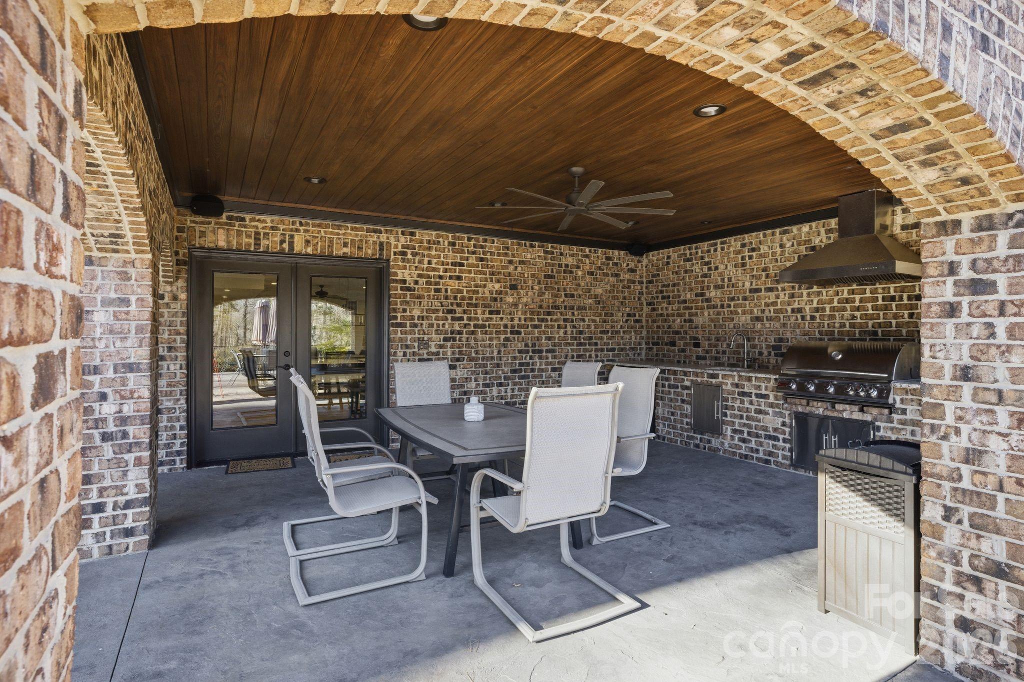 Yachtsmans Point - Residential