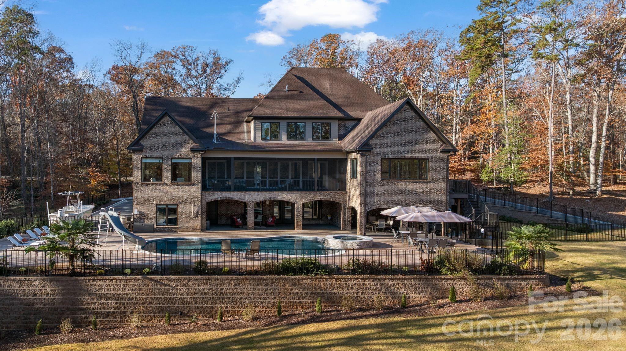 Yachtsmans Point - Residential