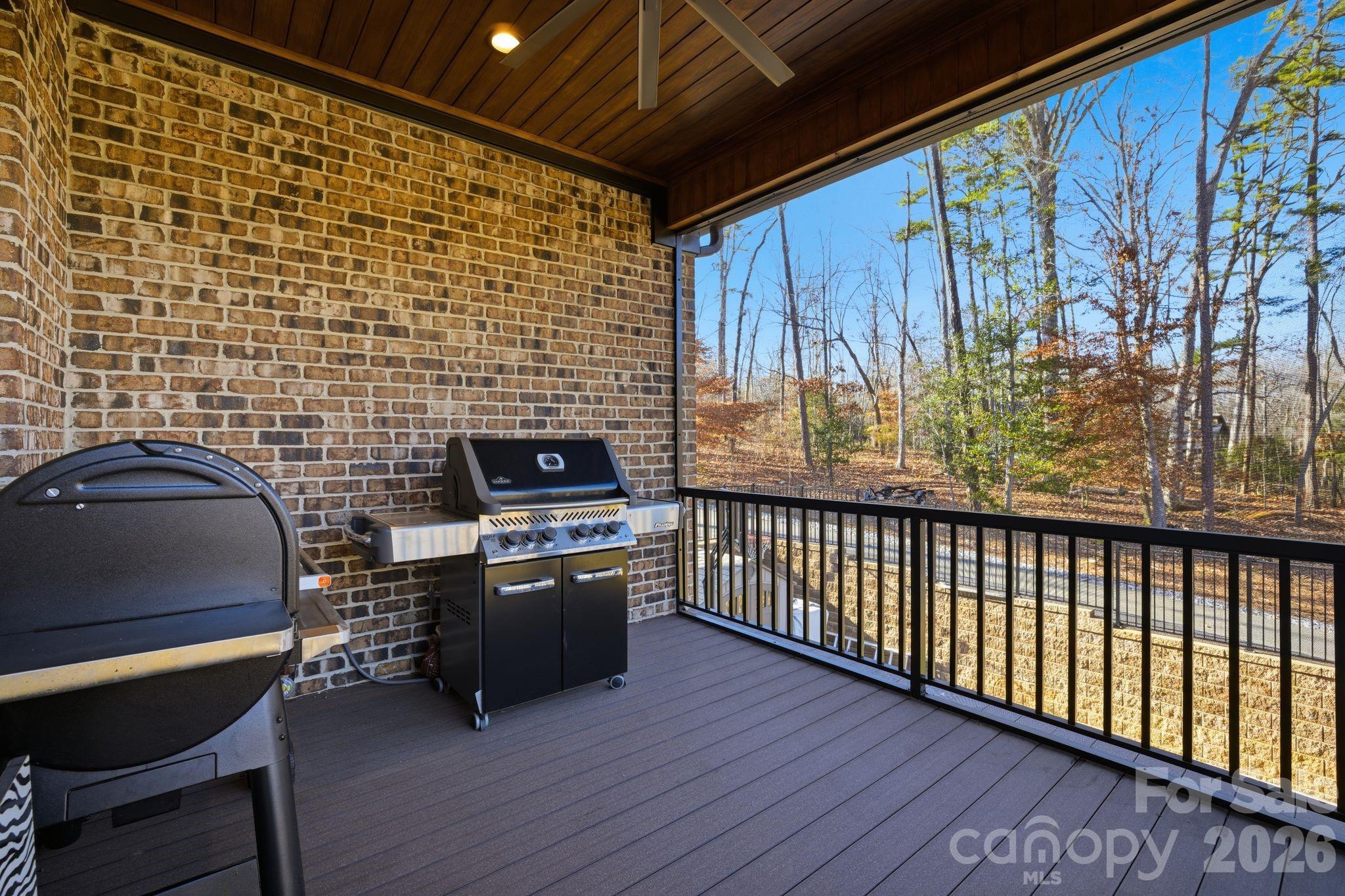 Yachtsmans Point - Residential