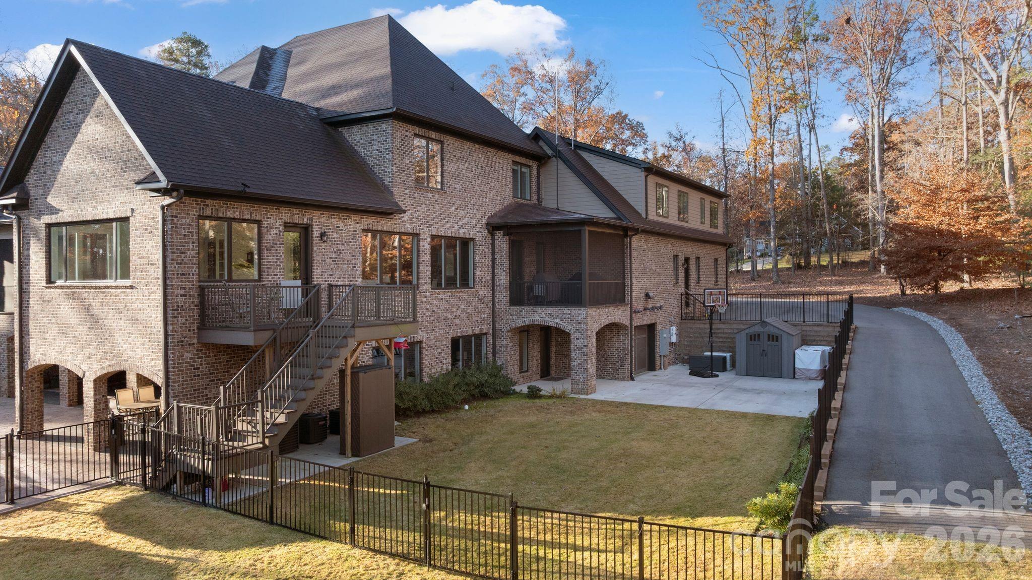 Yachtsmans Point - Residential