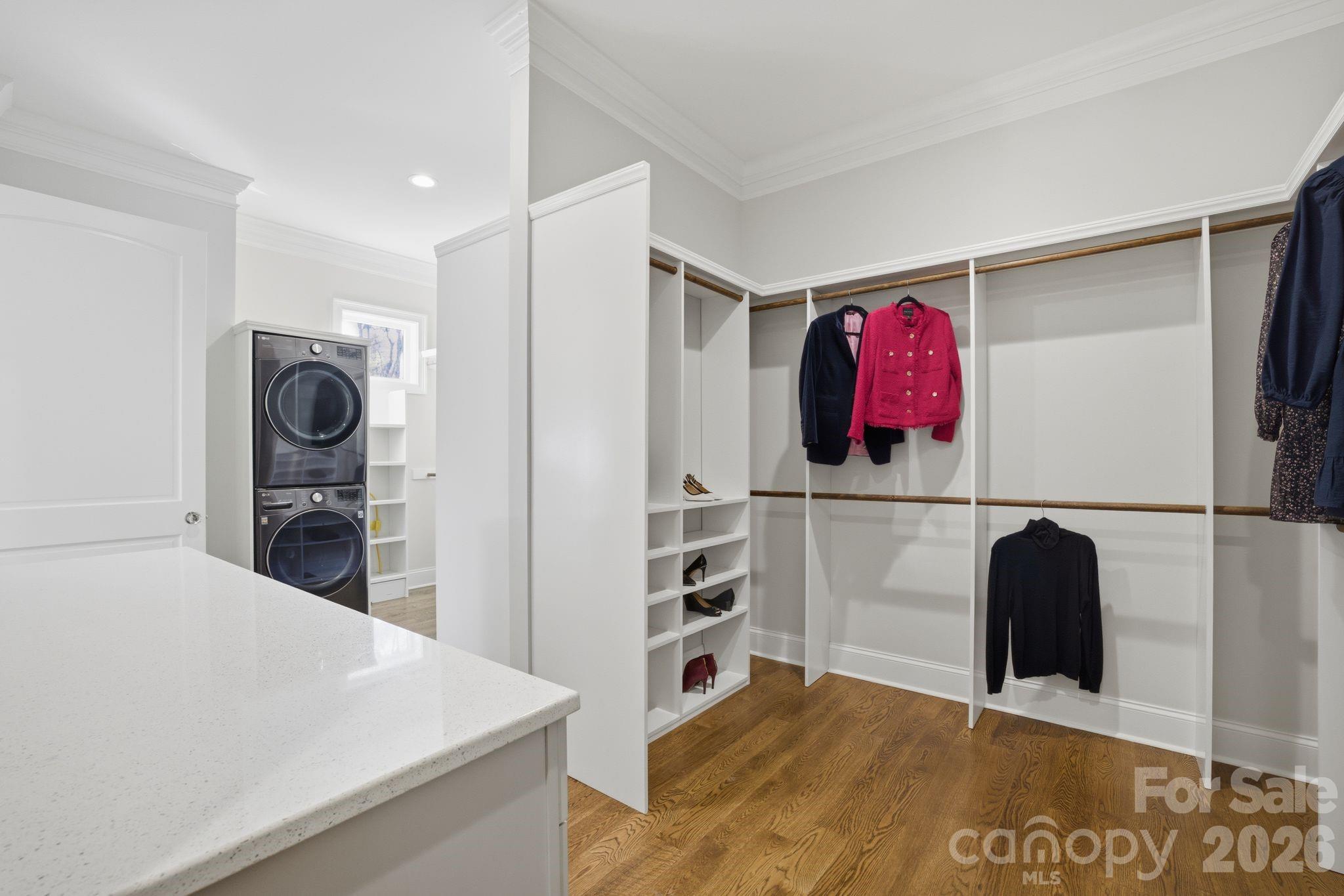 Yachtsmans Point - Residential