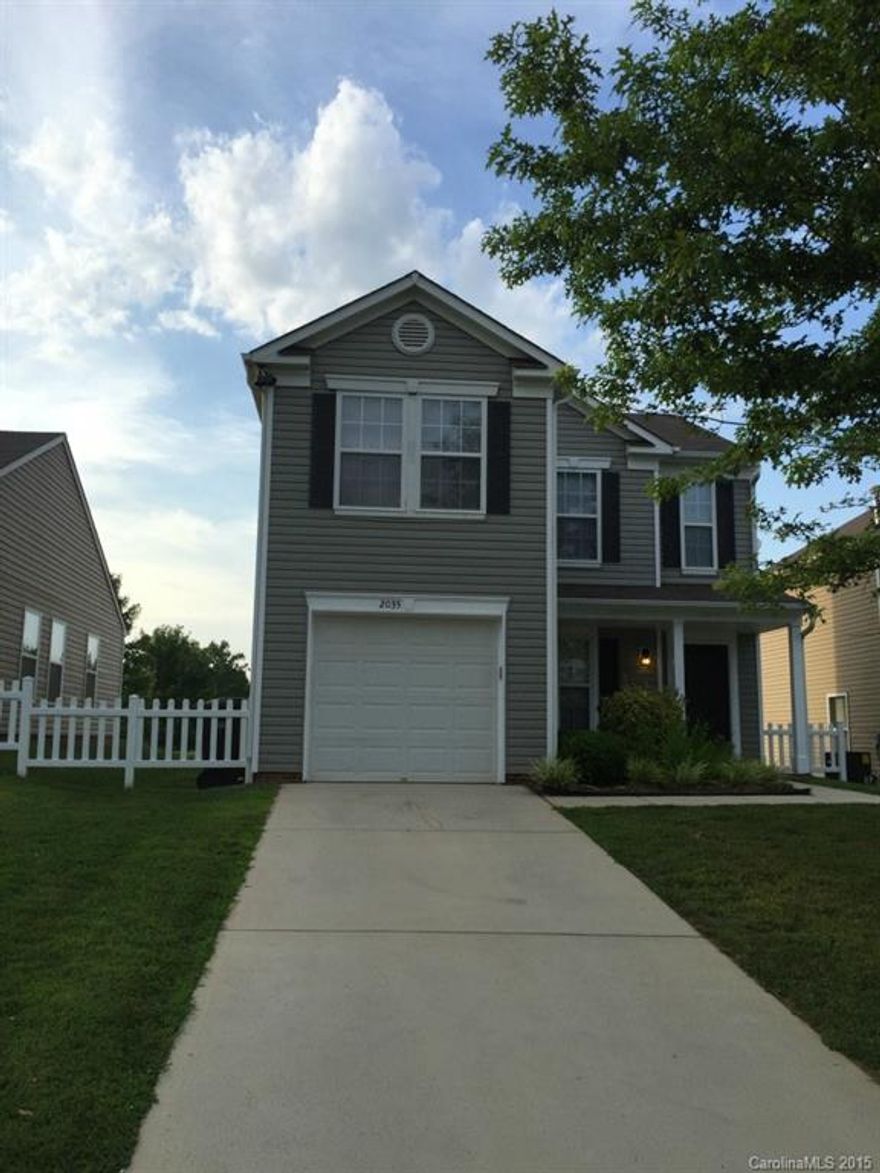 Adorable turn key home, well maintained with fabulous open floor plan, neutral paint colors with laminate floors throughout. Upstairs loft provides extra living space. Kitchen has stainless steel appliance's. Master suite has huge walk in closet.