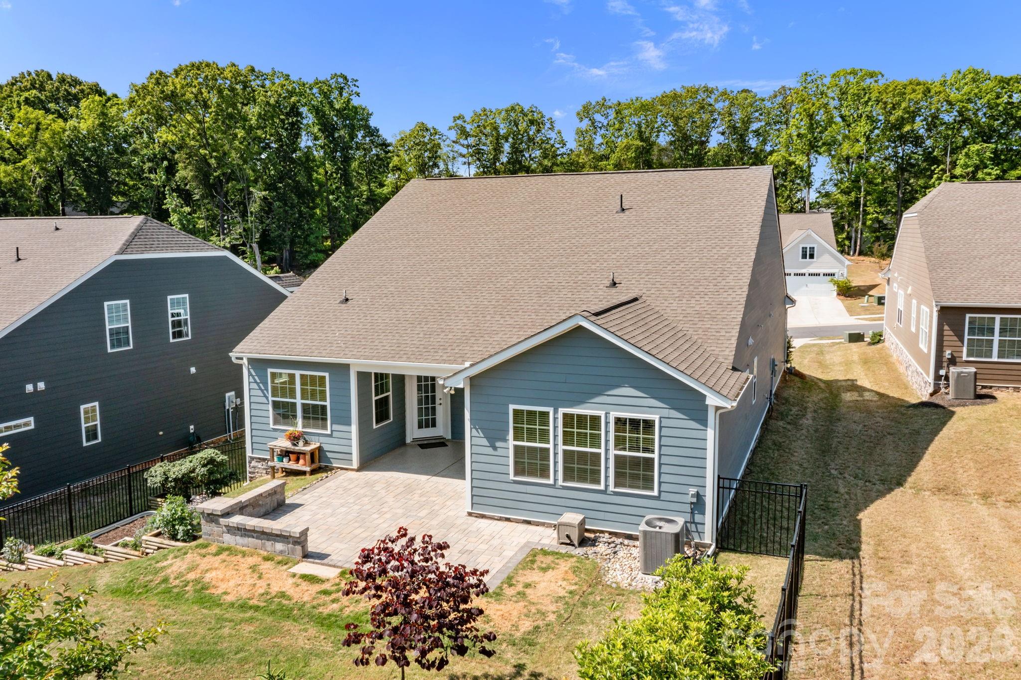 Imagery On Mtn Island - Residential
