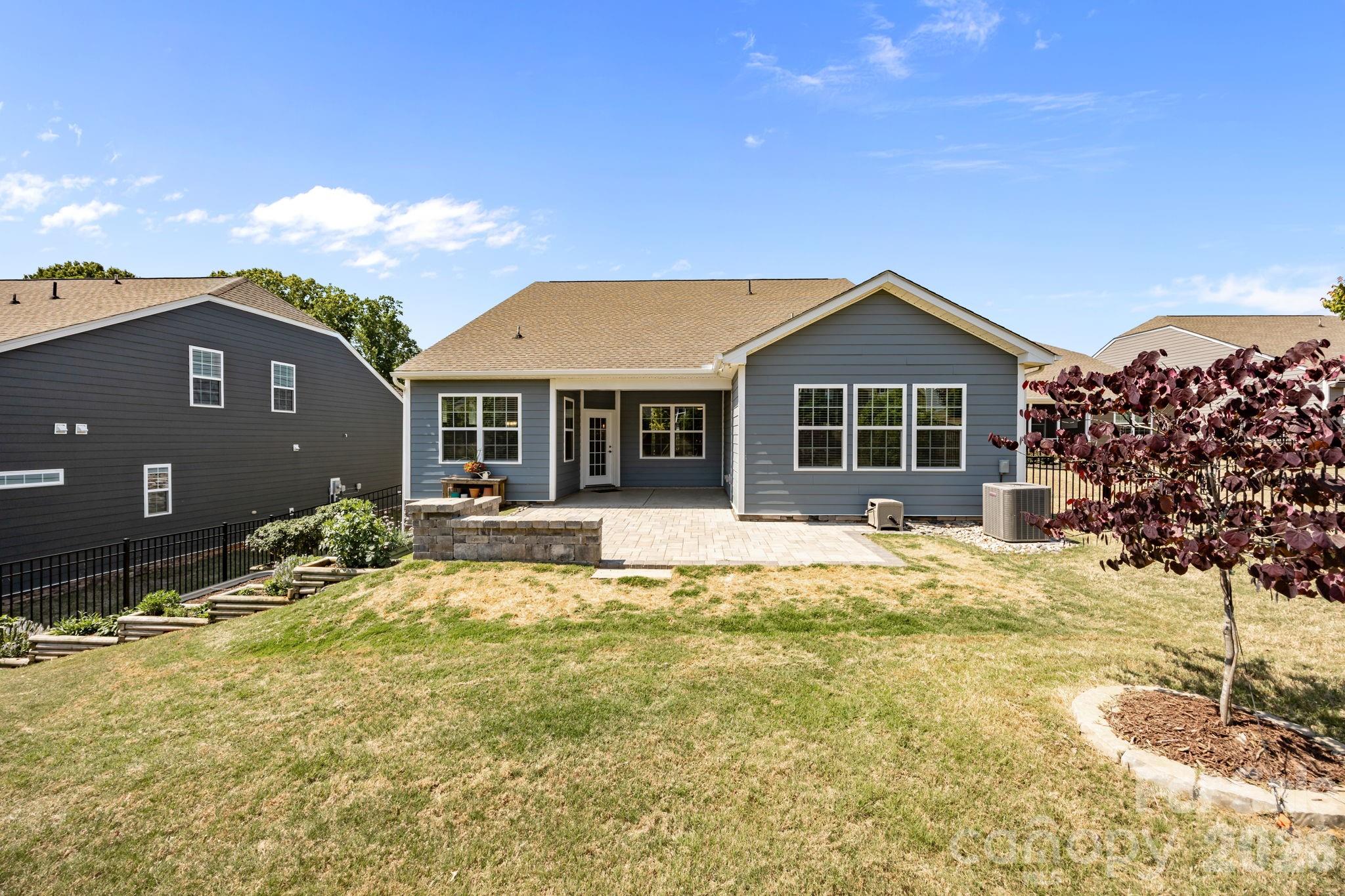Imagery On Mtn Island - Residential