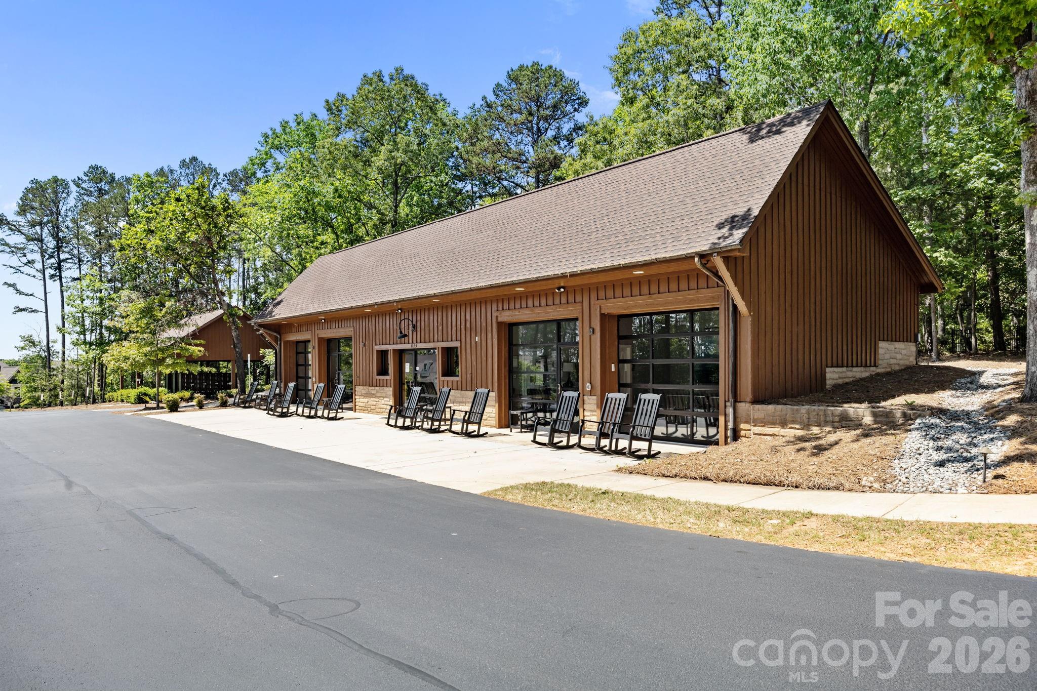 Imagery On Mtn Island - Residential