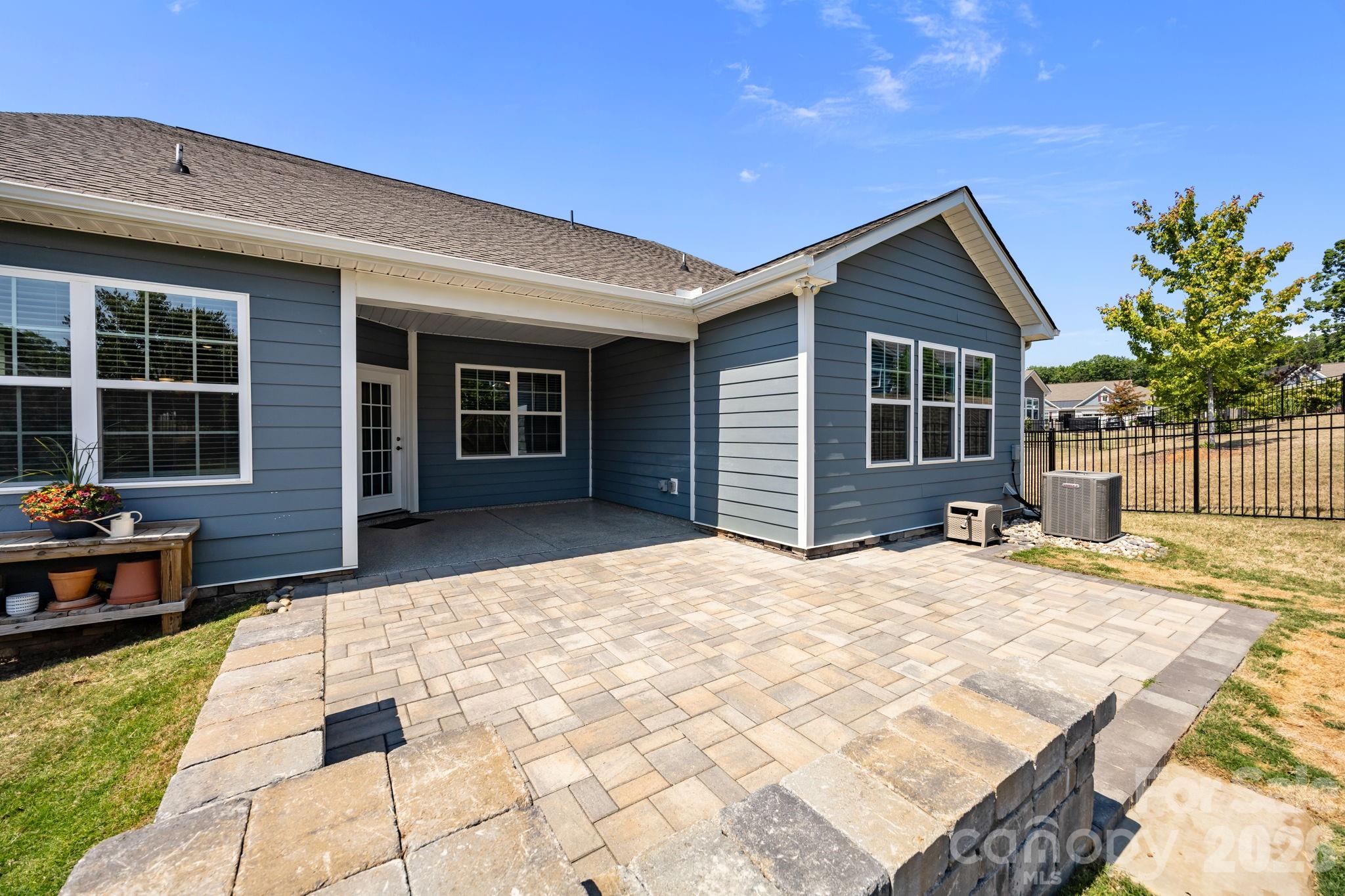 Imagery On Mtn Island - Residential