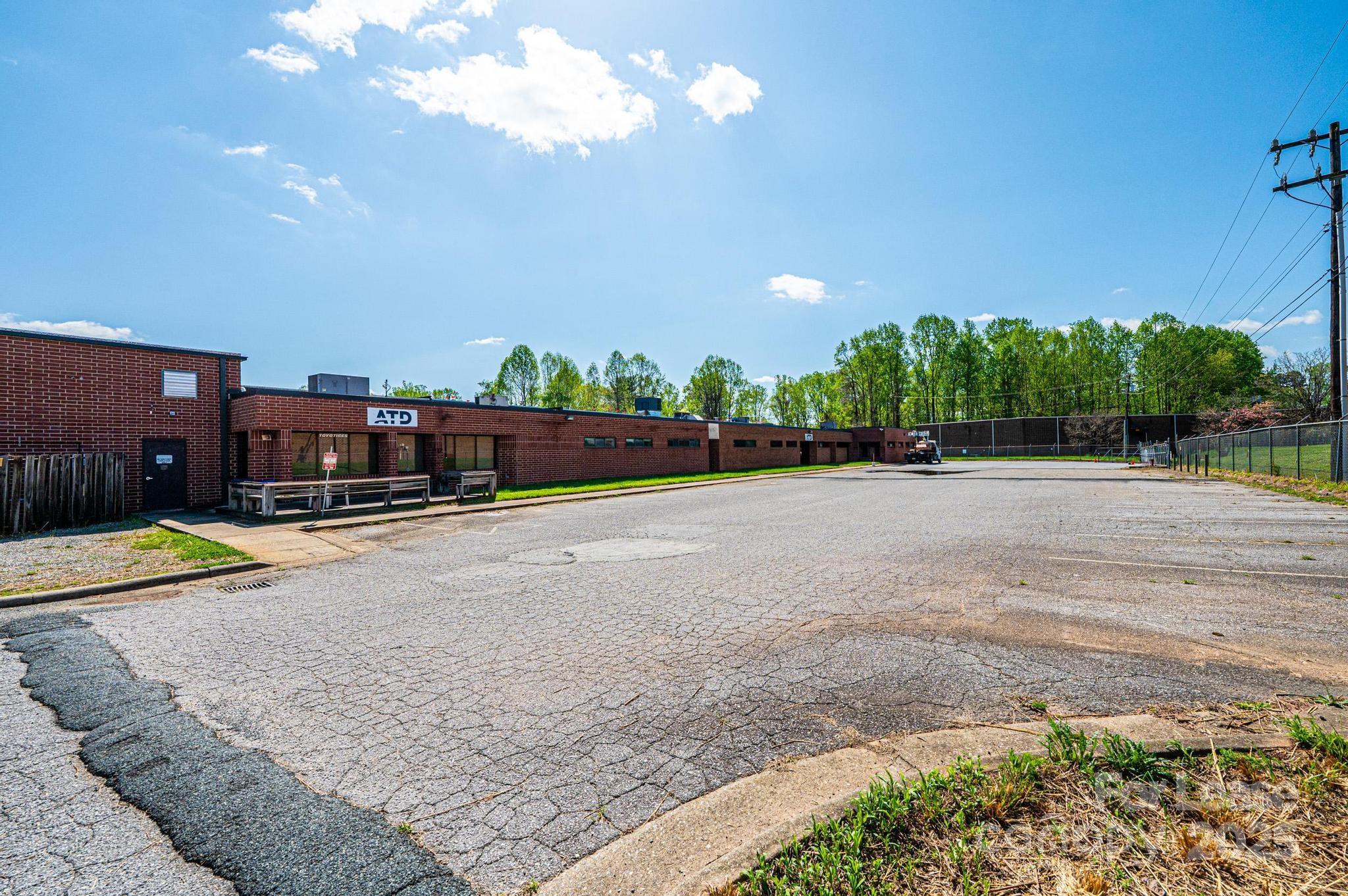 106 Somerset Drive NW