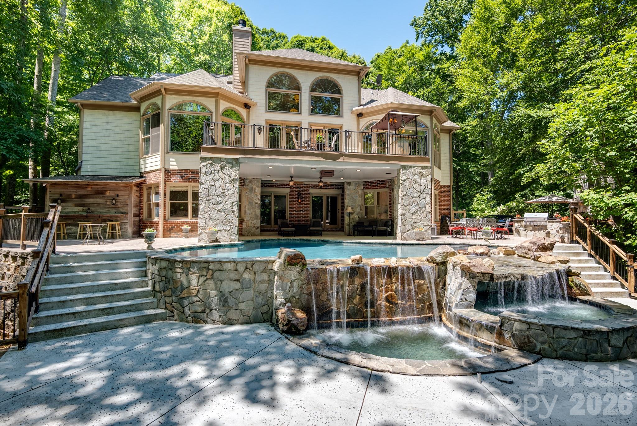 1090 N Saunders Drive