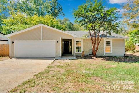 Photo of 232 Vista Grande Circle, Charlotte, NC 28226 (MLS # 4334758)