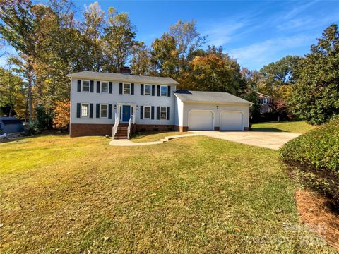 Photo of 561 Briarwood Lane, Lancaster, SC 29720 (MLS # 4319560)