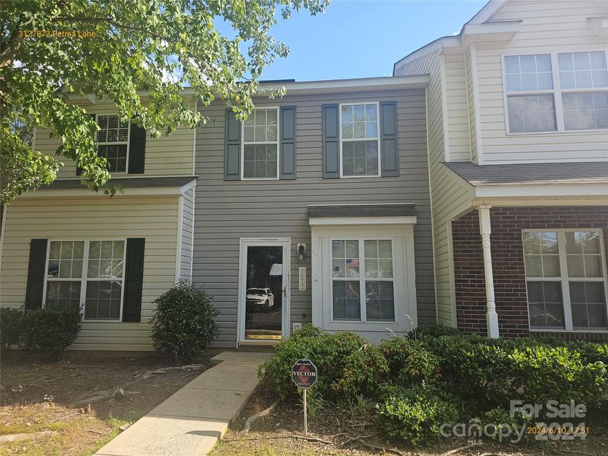 Hickory Grove area townhouse under 150k!  Judicial sale sold as is under supervision of Mecklenburg County Court with free and clear title.  Subject to 10 day upset bid.  Please call your REALTOR today for more information.  List agency does not engage in Dual Agency and strictly represents the seller.