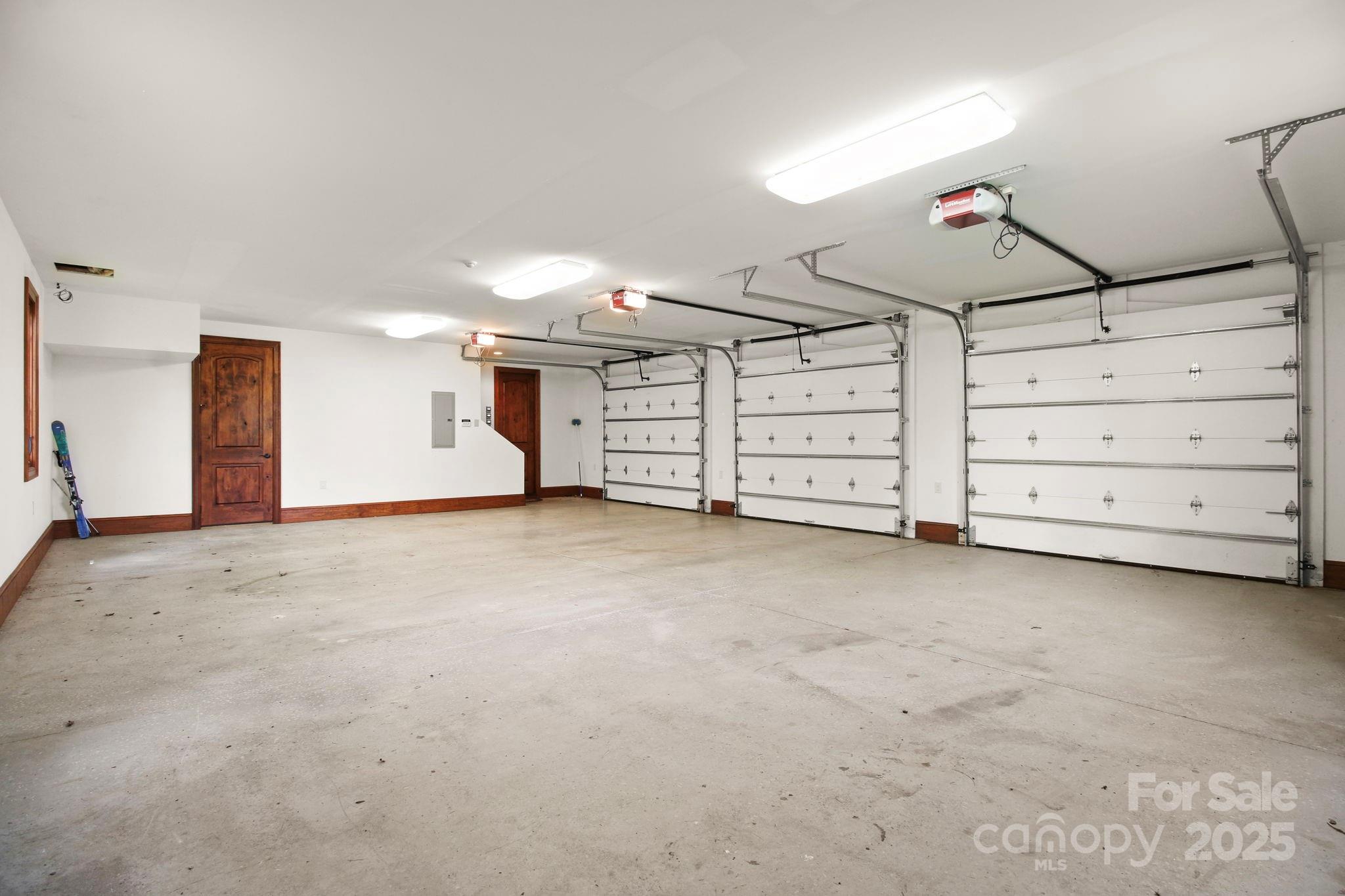 Blowing Rock, North Carolina 28605, United States, 6 Bedrooms Bedrooms, ,7 BathroomsBathrooms,Residential,Active,130869