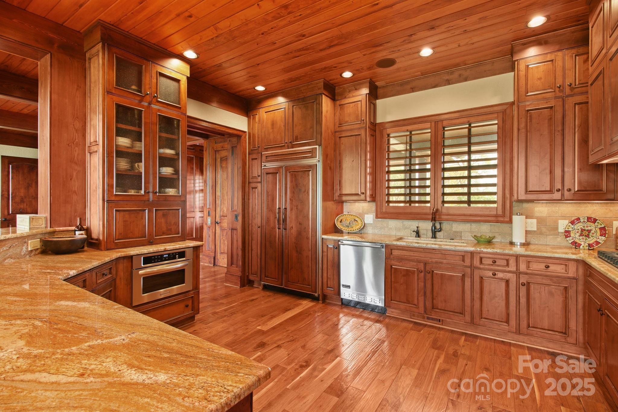 Blowing Rock, North Carolina 28605, United States, 6 Bedrooms Bedrooms, ,7 BathroomsBathrooms,Residential,Active,130869