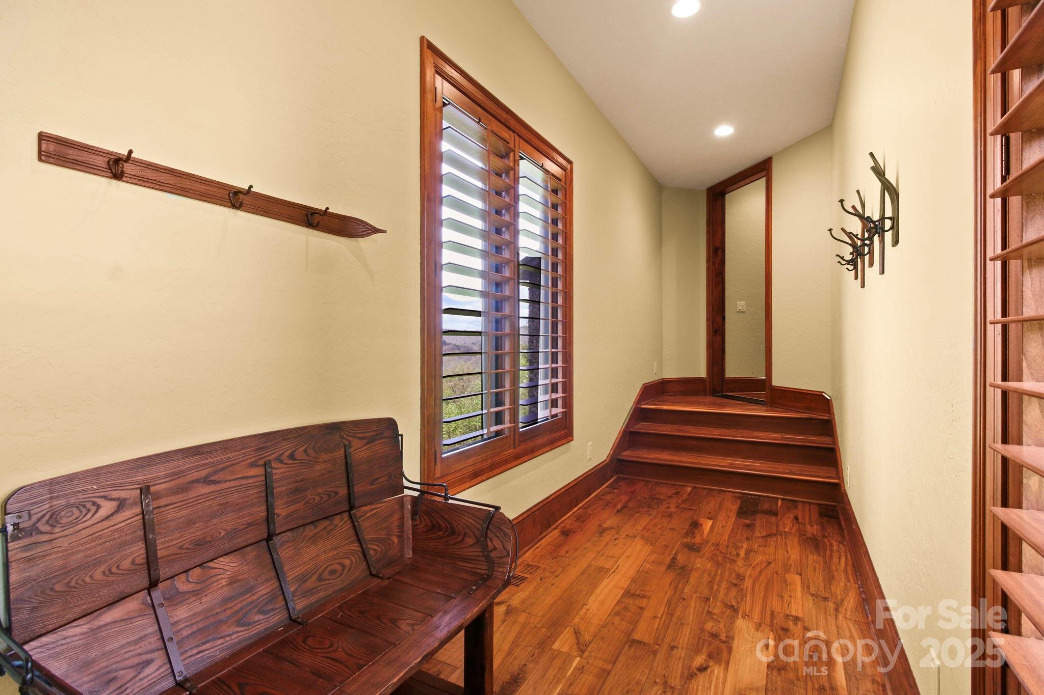 Blowing Rock, North Carolina 28605, United States, 6 Bedrooms Bedrooms, ,7 BathroomsBathrooms,Residential,Active,130869