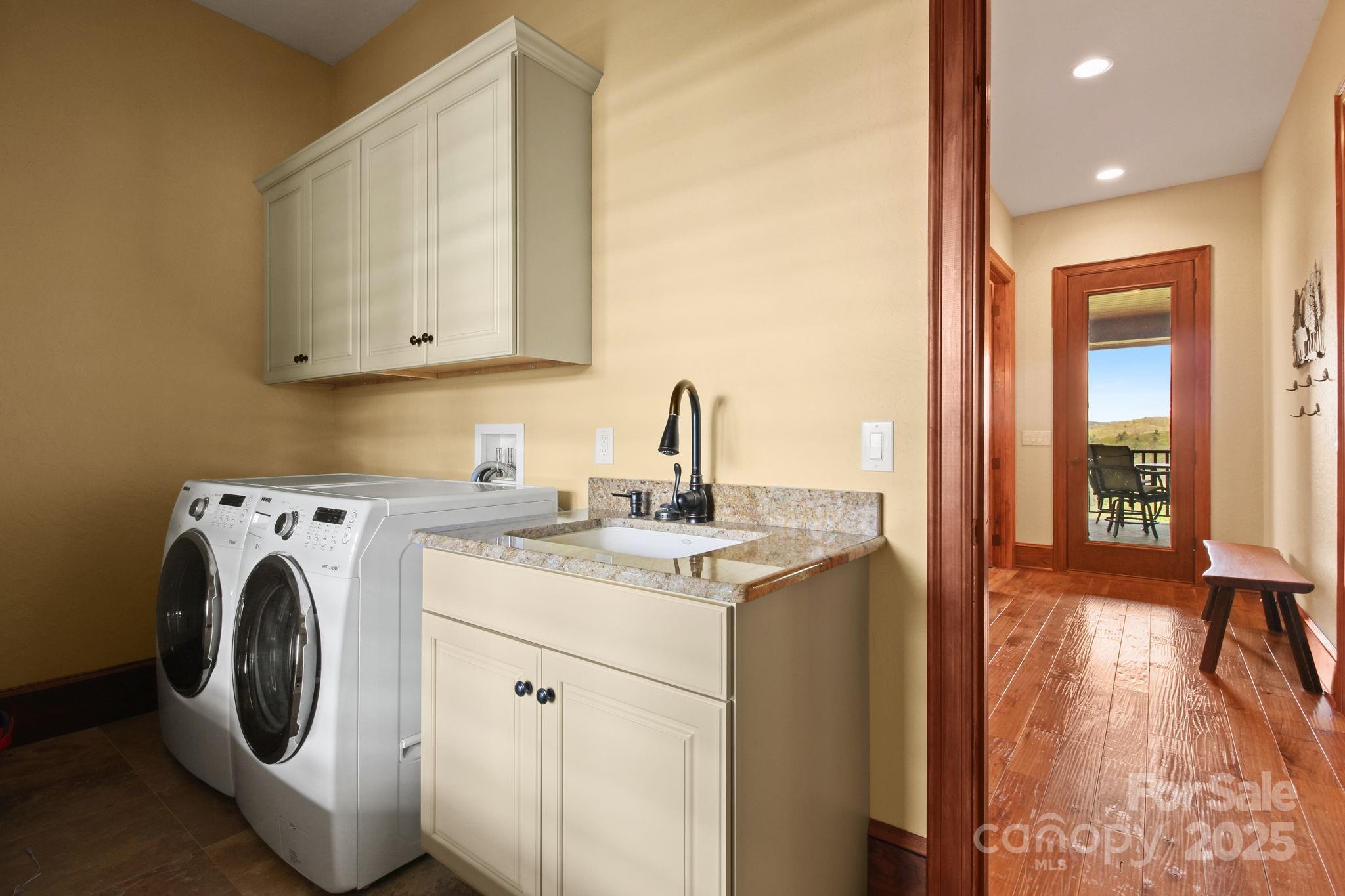 Blowing Rock, North Carolina 28605, United States, 6 Bedrooms Bedrooms, ,7 BathroomsBathrooms,Residential,Active,130869