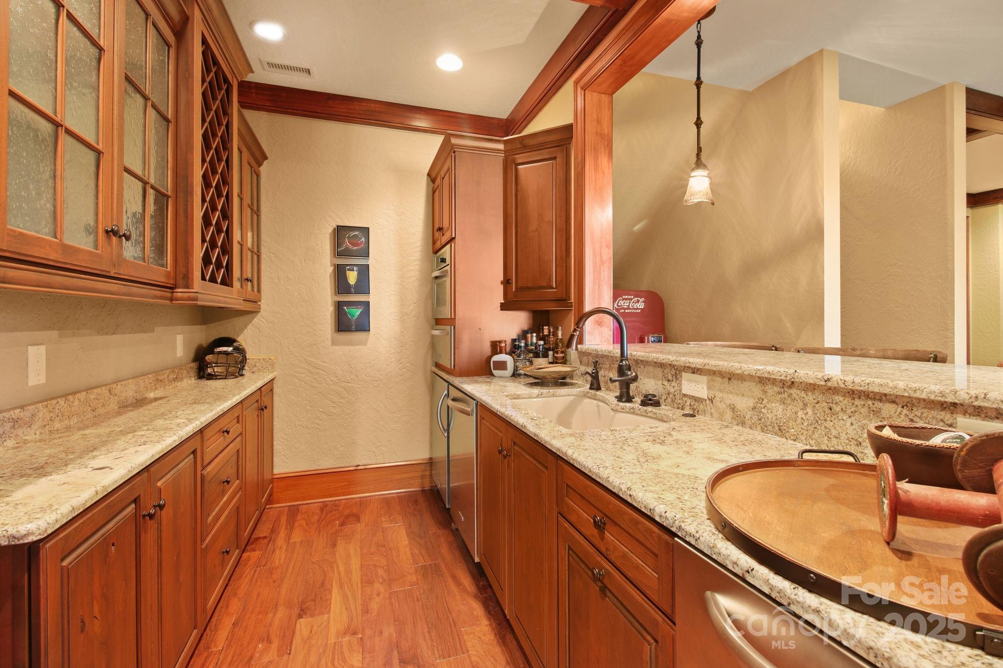 Blowing Rock, North Carolina 28605, United States, 6 Bedrooms Bedrooms, ,7 BathroomsBathrooms,Residential,Active,130869