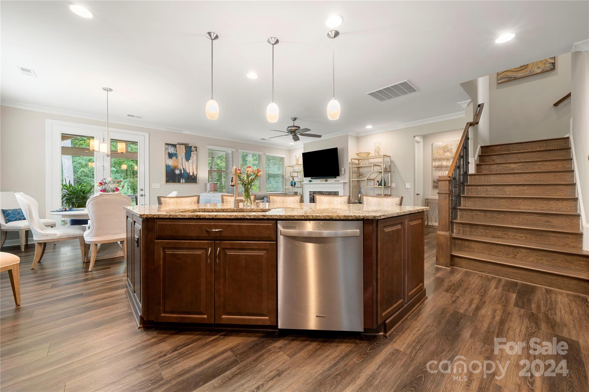 Lake Crest - Residential