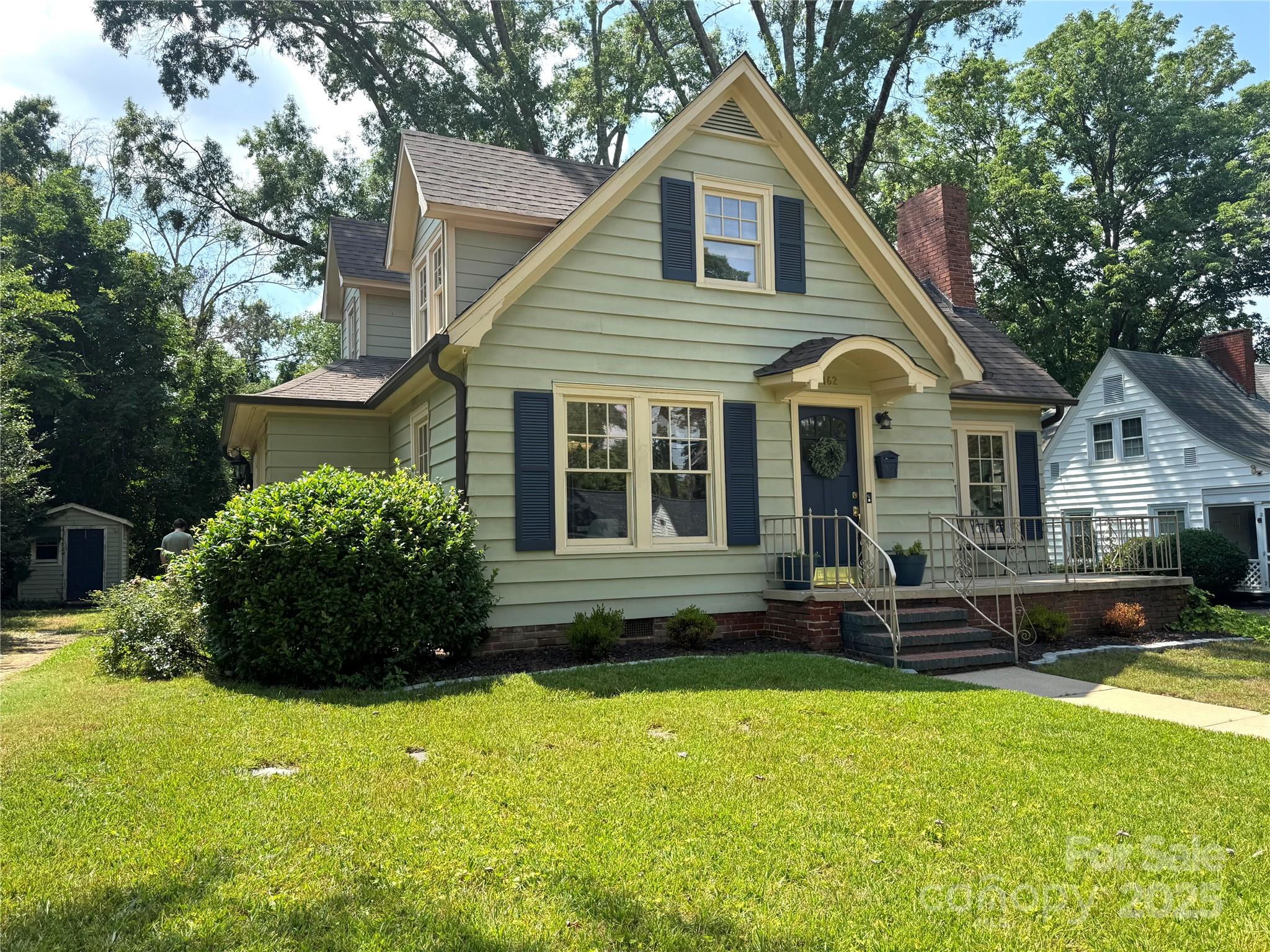 162 SE Louise Drive SE