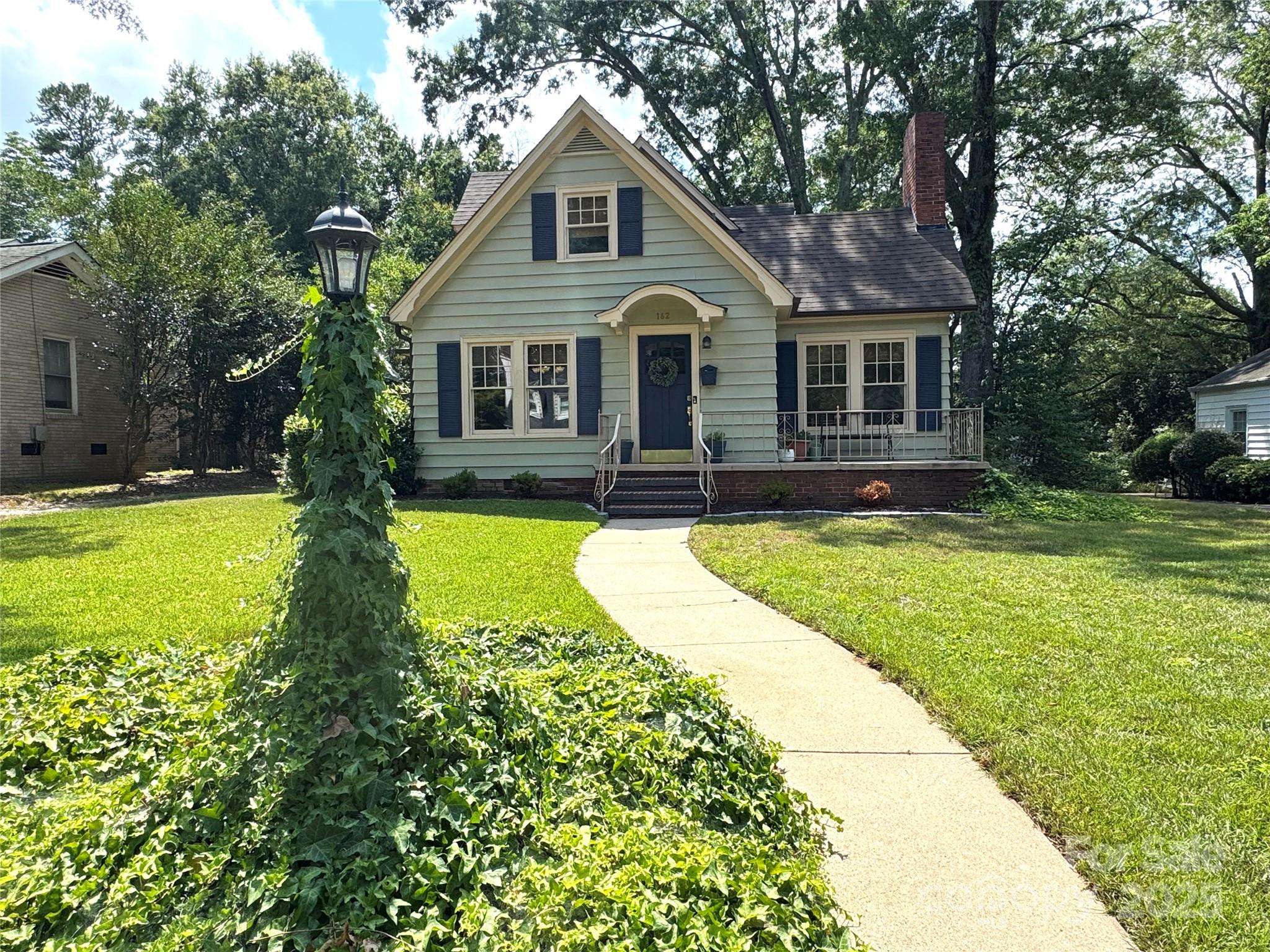 162 SE Louise Drive SE