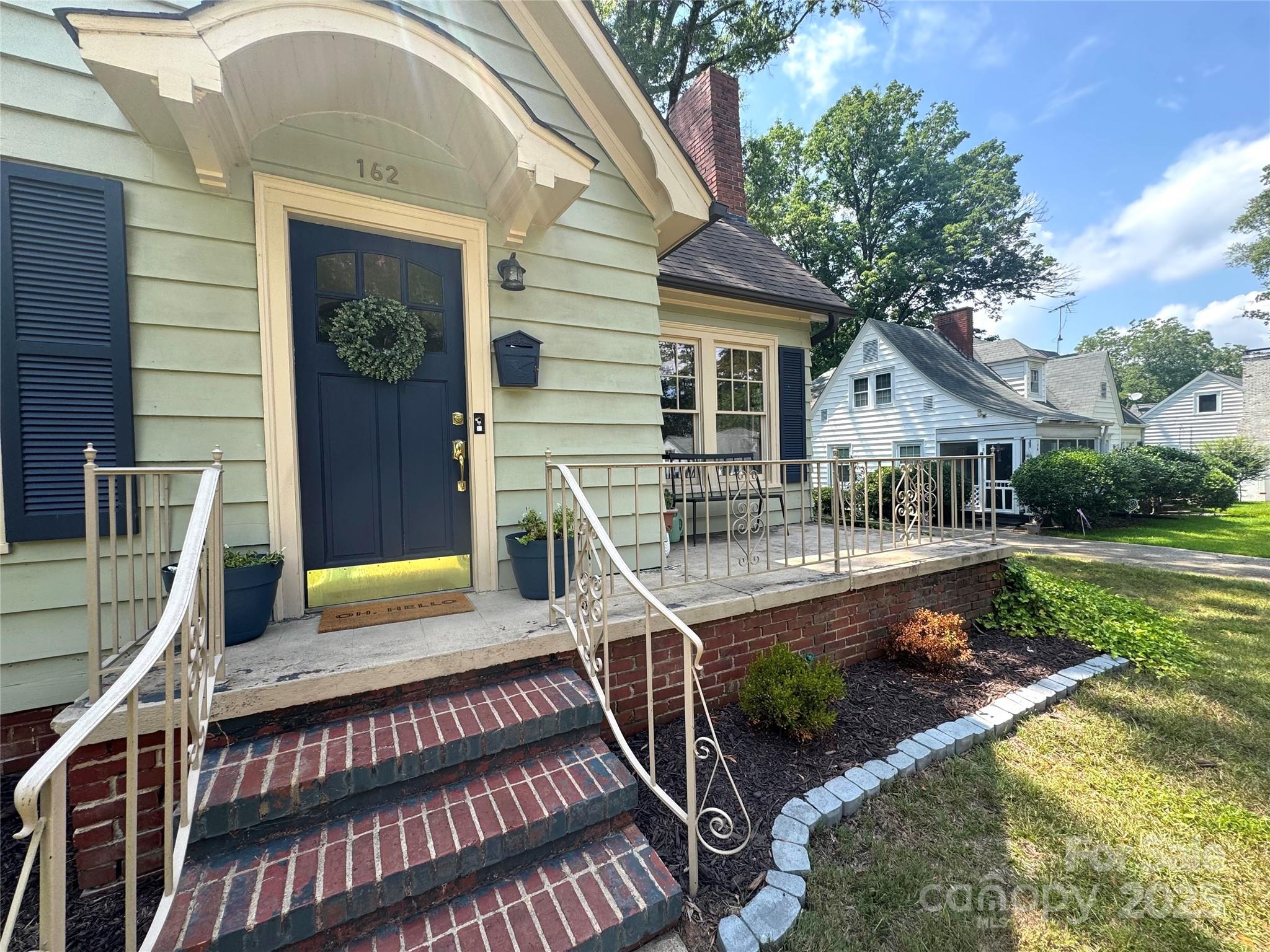 162 SE Louise Drive SE