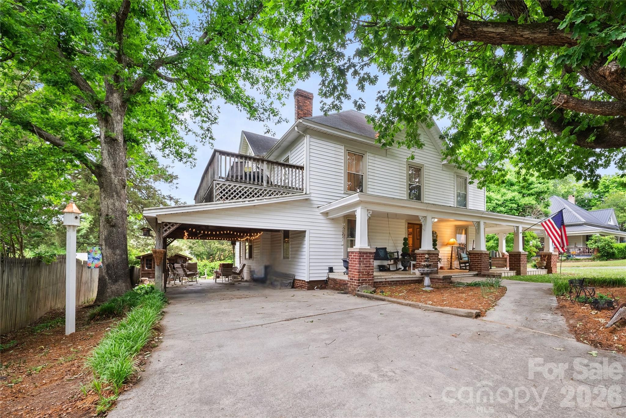 216 W 2nd Street