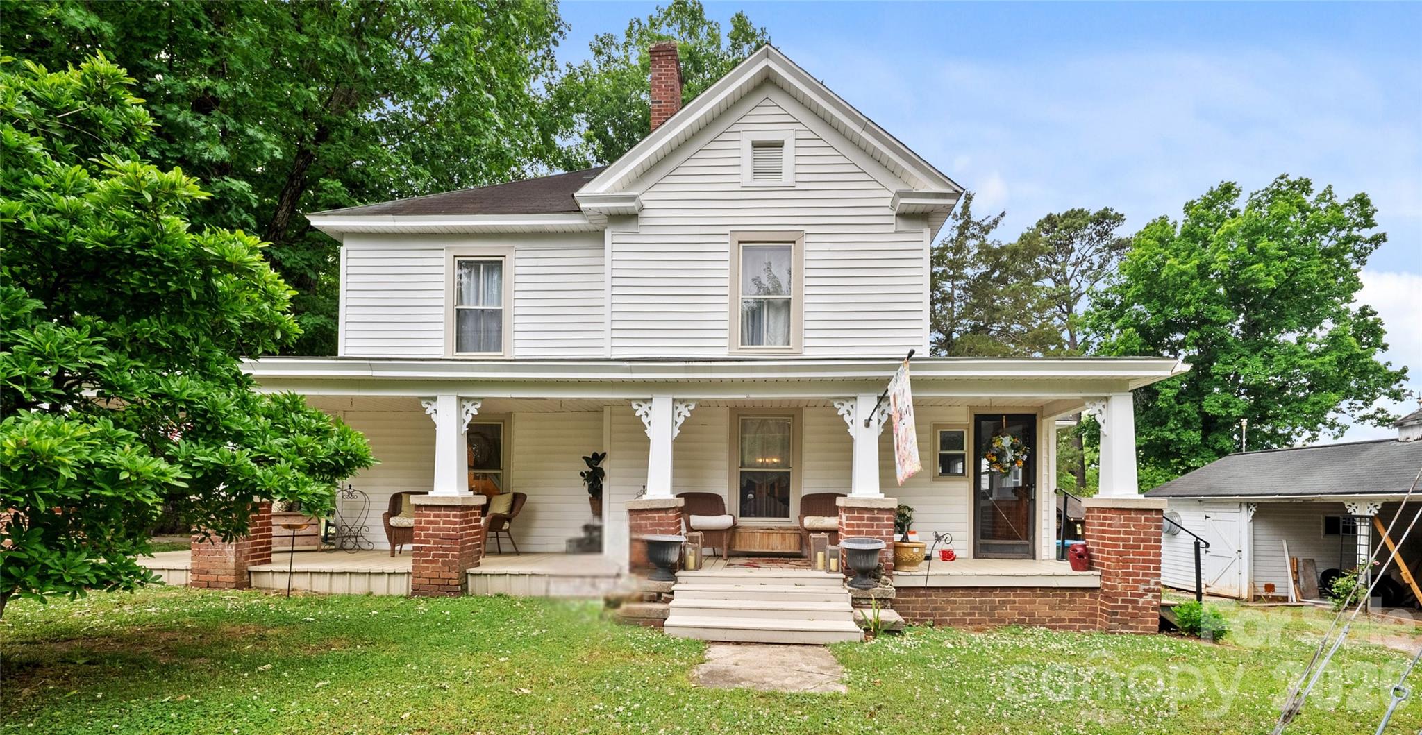 216 W 2nd Street