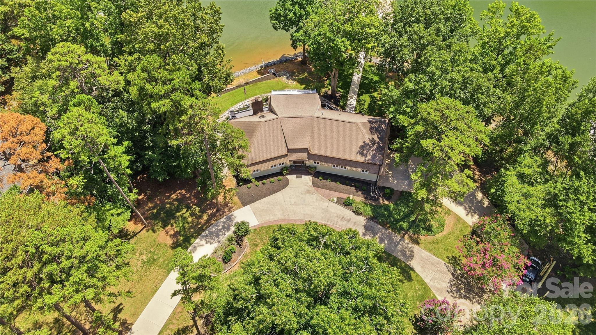 1031 Woodlake Lane