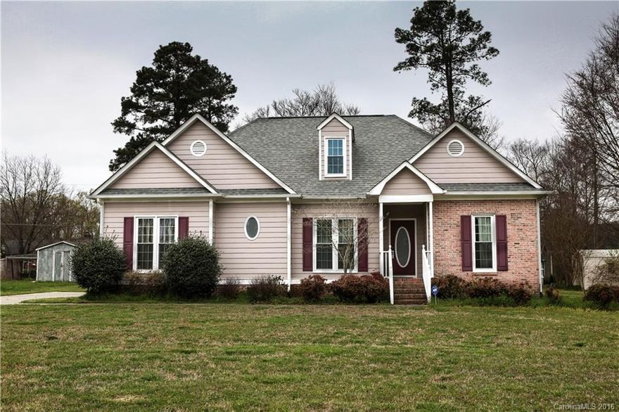 Well-maintained and adorable 3BR/2BA one-owner ranch near schools, shopping & I-77.  Home has formal DR, FR with real fireplace, gas logs & nice kitchen, 9 ft ceilings on 1/2 acre lot. Almost new roof, flooring, energy efficient windows, etc. Close proximity to 3 schools & golf course.  Mst suite has huge w/in closet & vaulted bathroom.  No City Taxes.