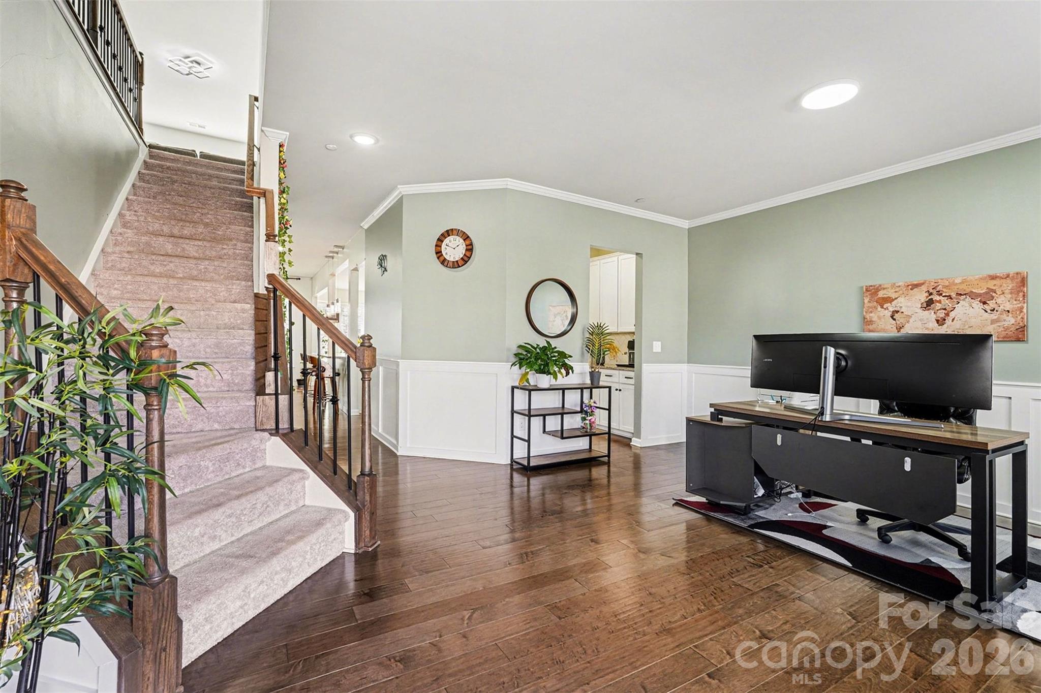 1115 Macallum Drive NW