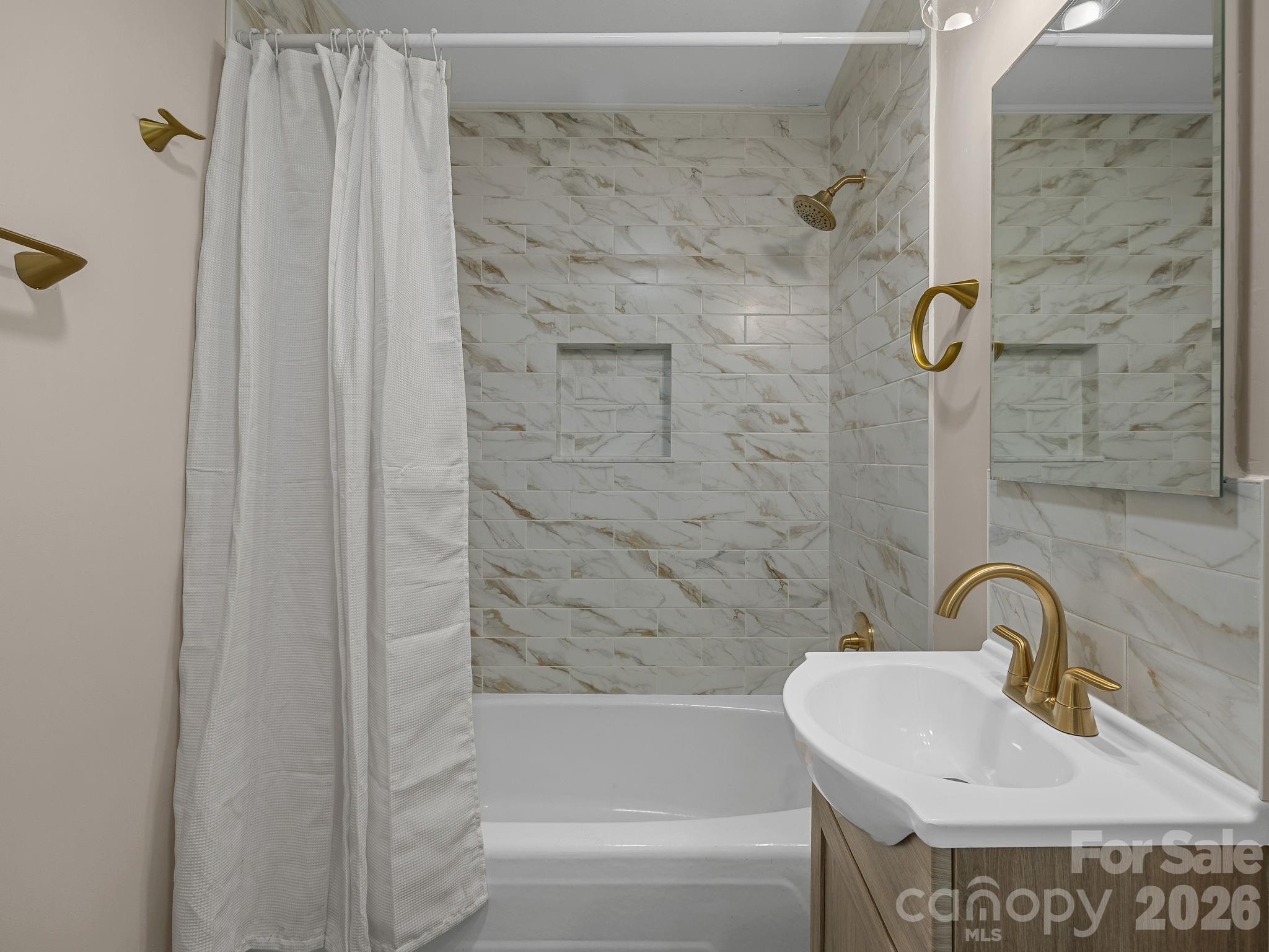 Persimmon Hill - Residential