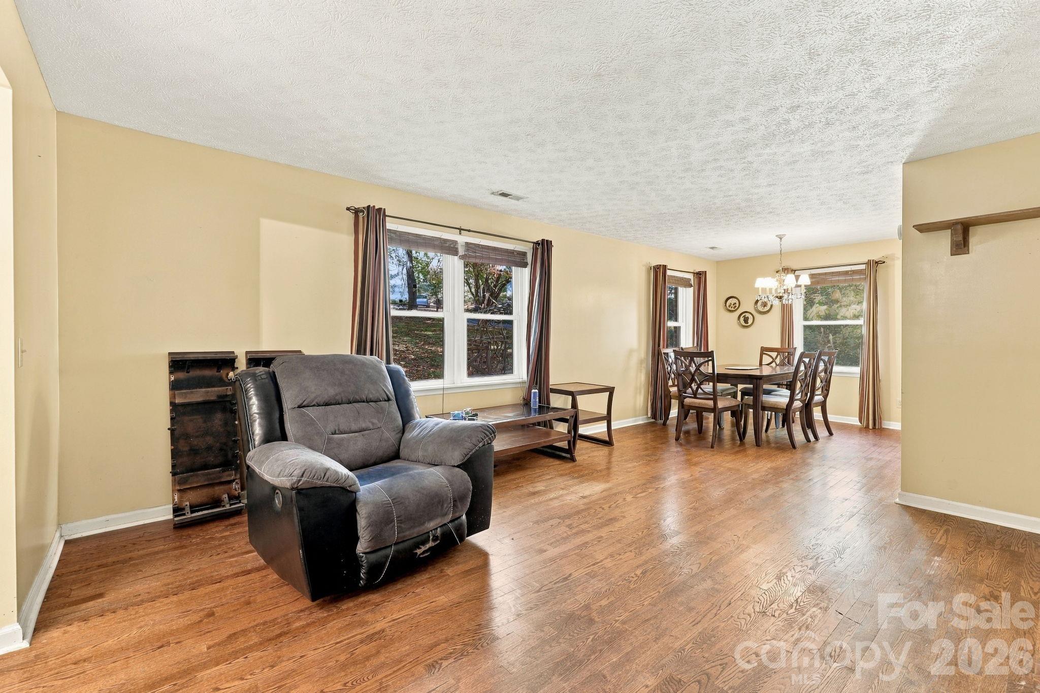 252 Foxhunt Lane