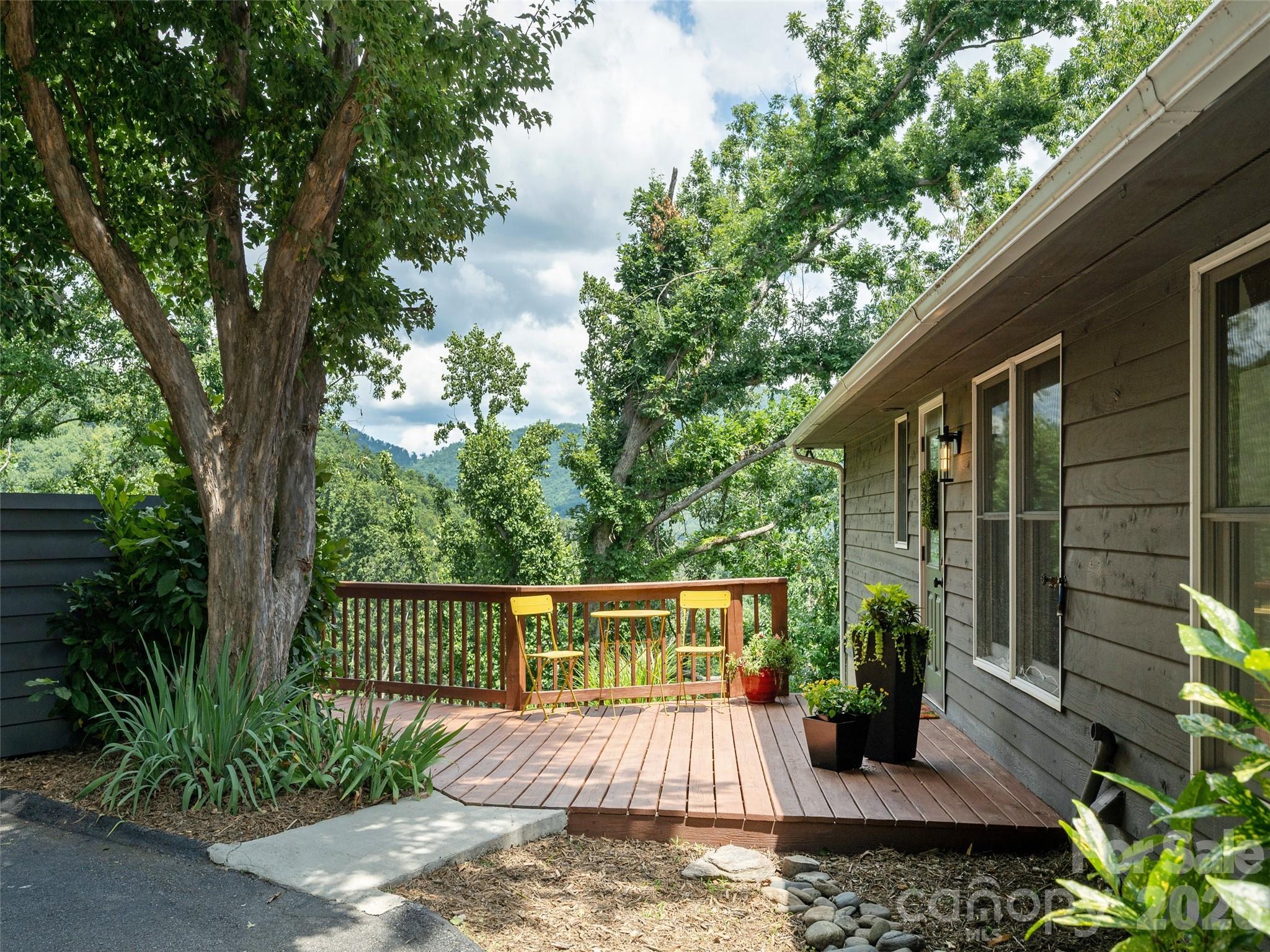 155 Crabapple Lane