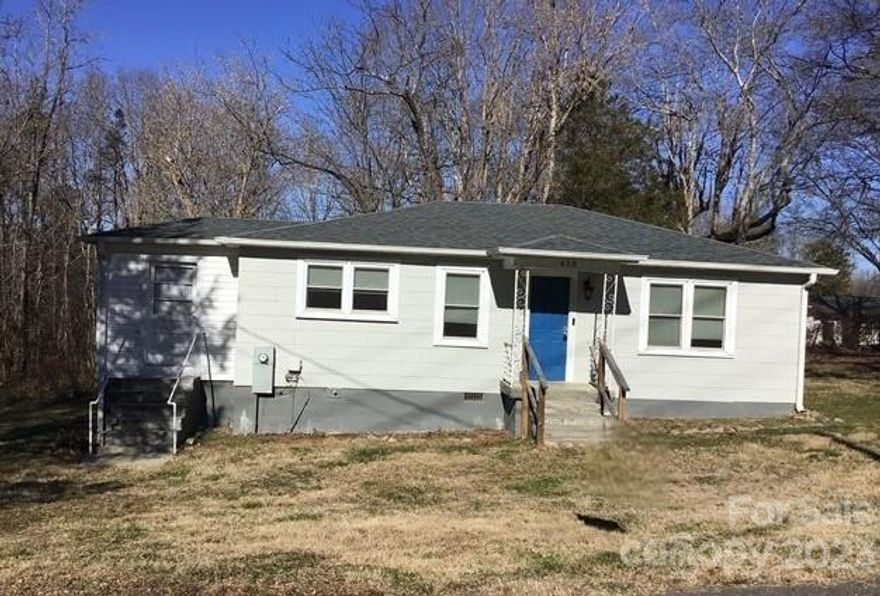 Don't miss this chance to get creative and turn this classic into a true gem. This ranch is loaded with charm & potential. Home is located just off of 321 for convenient access to I 85. Home features warm wood kitchen cabinetry with a window over by the kitchen sink. Home has great frontage with plenty of space to run around. Come make this your dream property!