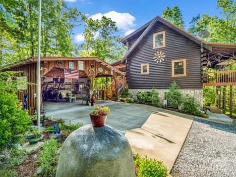 323 Acorn Lane 6,5