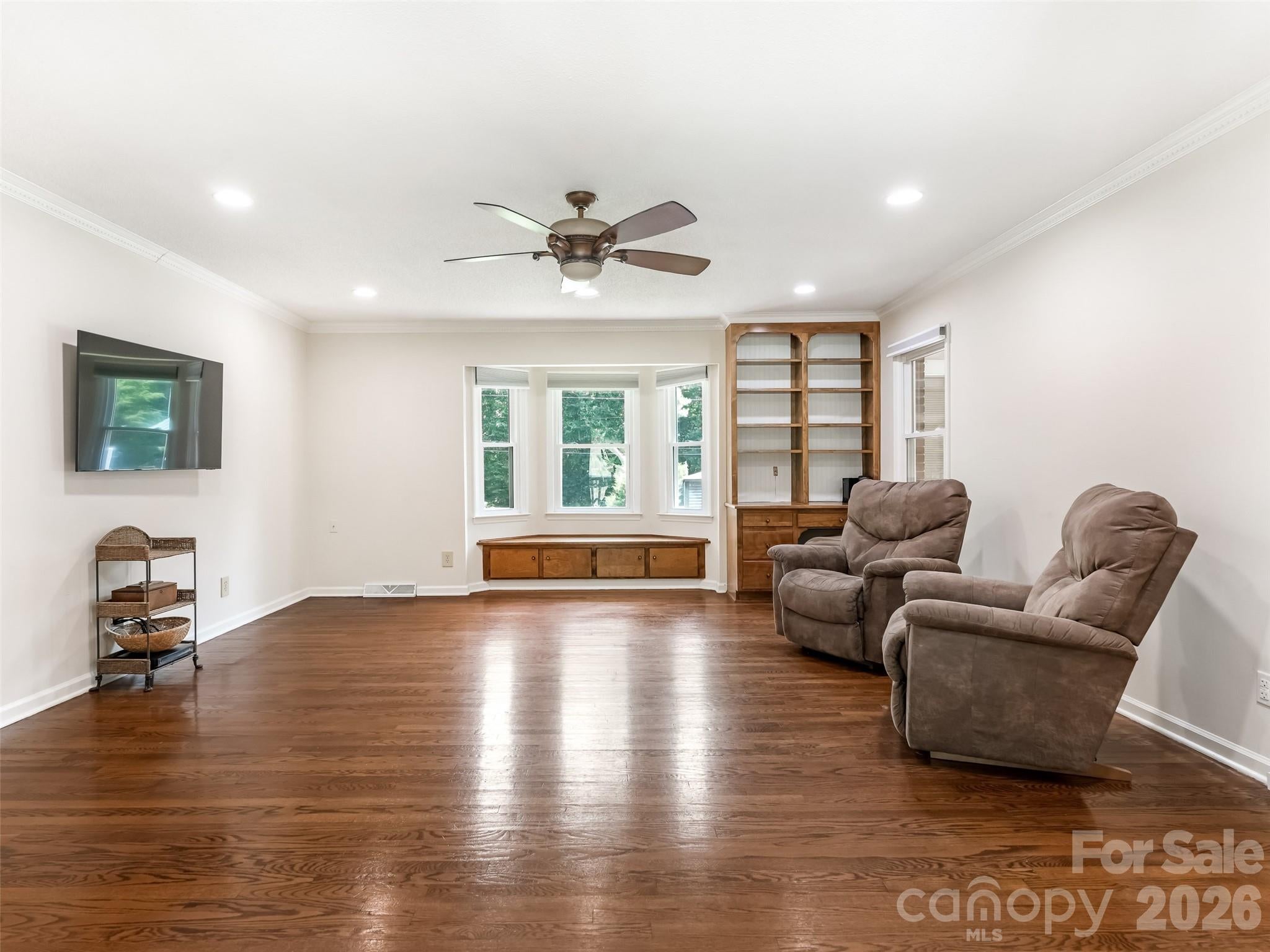9476 Man O War Road 9 & 14