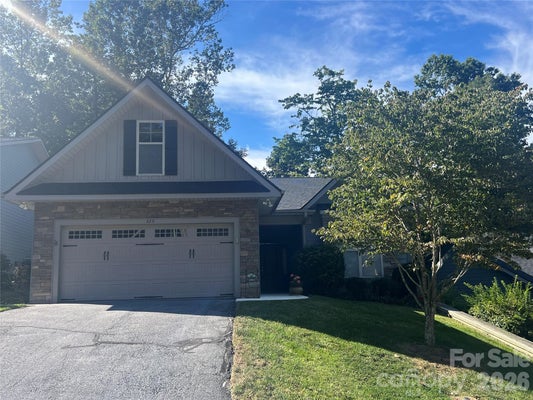 220 WATERSIDE DR, HENDERSONVILLE, NC 28791 - Image cc0e69bcac7b00c90ce2ee77b2f72d6e/2449810373