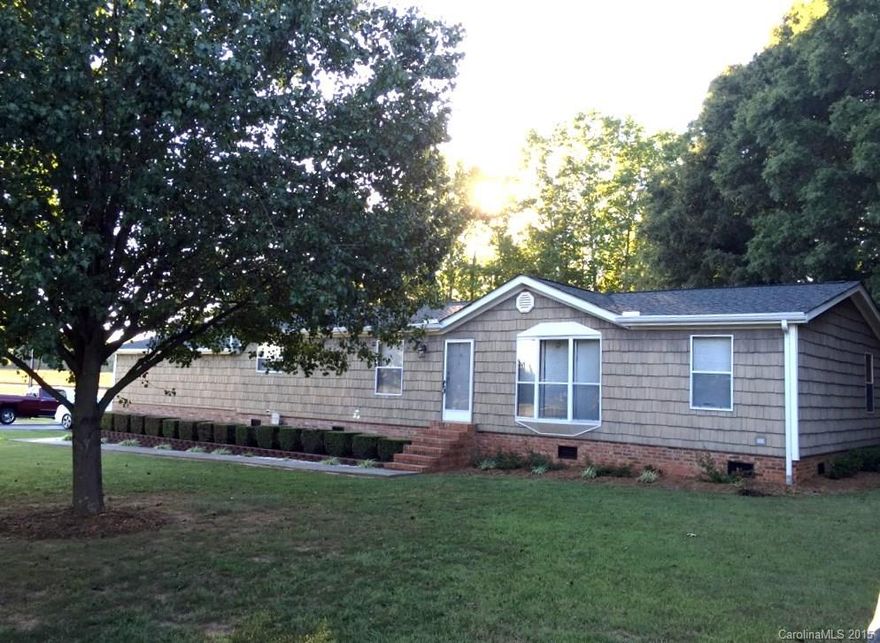 Come and See this home! You would never believe it is 20 yrs old. This home shows like new! This home has a lovely flat yard. 3 bedroom, living & dining, den with gas log fireplace, attached garage, covered back porch w/ trex decking. Average utility bill $98.00 monthly (one person household)
Mobile home has already been de-titled and ready to go!