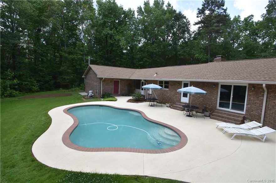 THE HOME YOU HAVE BEEN LOOKING FOR! 2.5 ACRES ON PRIVATE LOT & ESTATELY DRIVEWAY & A BIG PRIVATE BACK YARD. IN GROUND POOL & CHEF STYLE OUTDOOR LIVING AREA READY FOR GRILLING. THE HOME HAS BEEN UPDATED & NO CARPET IN THE HOME. 4 BEDS & 3 FULL BTHS ALL ON ONE LEVEL. NEWER ROOF, NEWER AIR UNIT, HARDWOODS THROUGHOUT. LARGE FORMAL W/ FIREPLACE FOR COZY DINNERS; LARGE LIVING AREA THAT FLOWS INTO KITCHEN. MASTER BATHROOM TOTALLY REMODELED & HUGE CLOSET. GARAGE IS OVER SIZED  AND HAS LOTS OF CABINETS.