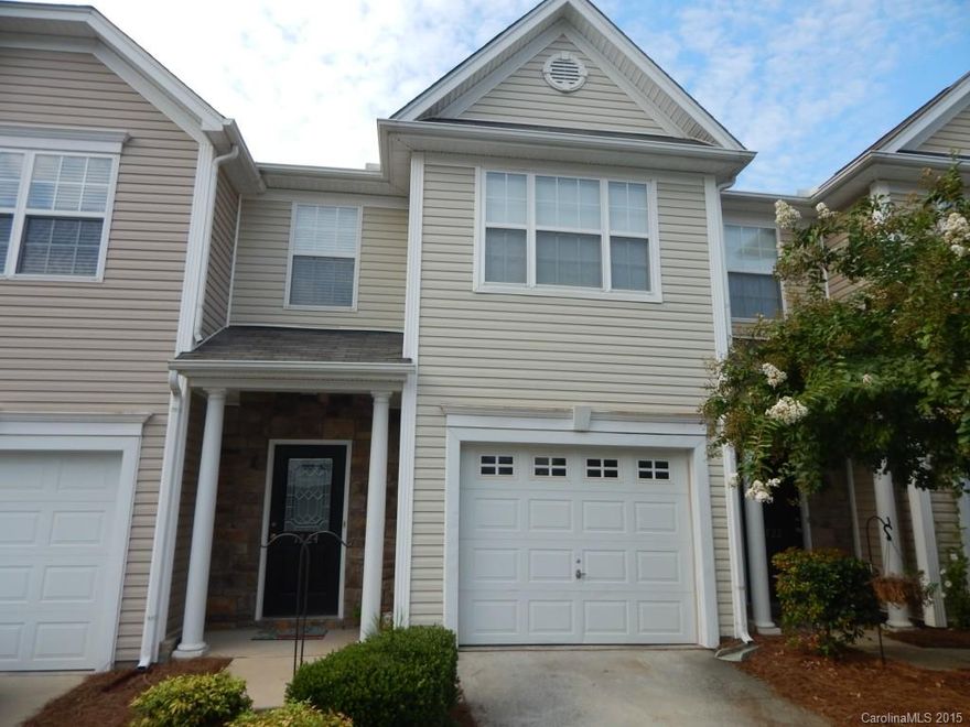 Fantastic, move in ready townhome in Fort Mill with attached 1 car garage!  This townhome has granite countertops, laminate floors, and a fireplace.  Master bedroom has a huge walk in closet and master bath has a garden tub and separate shower.  Popular Waterstone subdivision has a pool!
