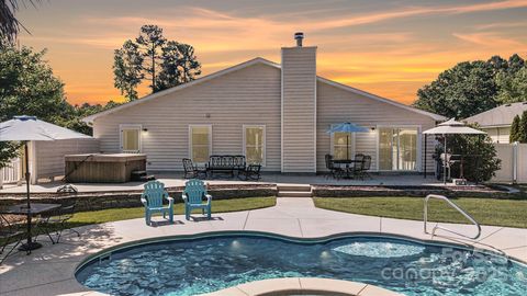 7018 Huntsmaster Drive Charlotte NC 28277