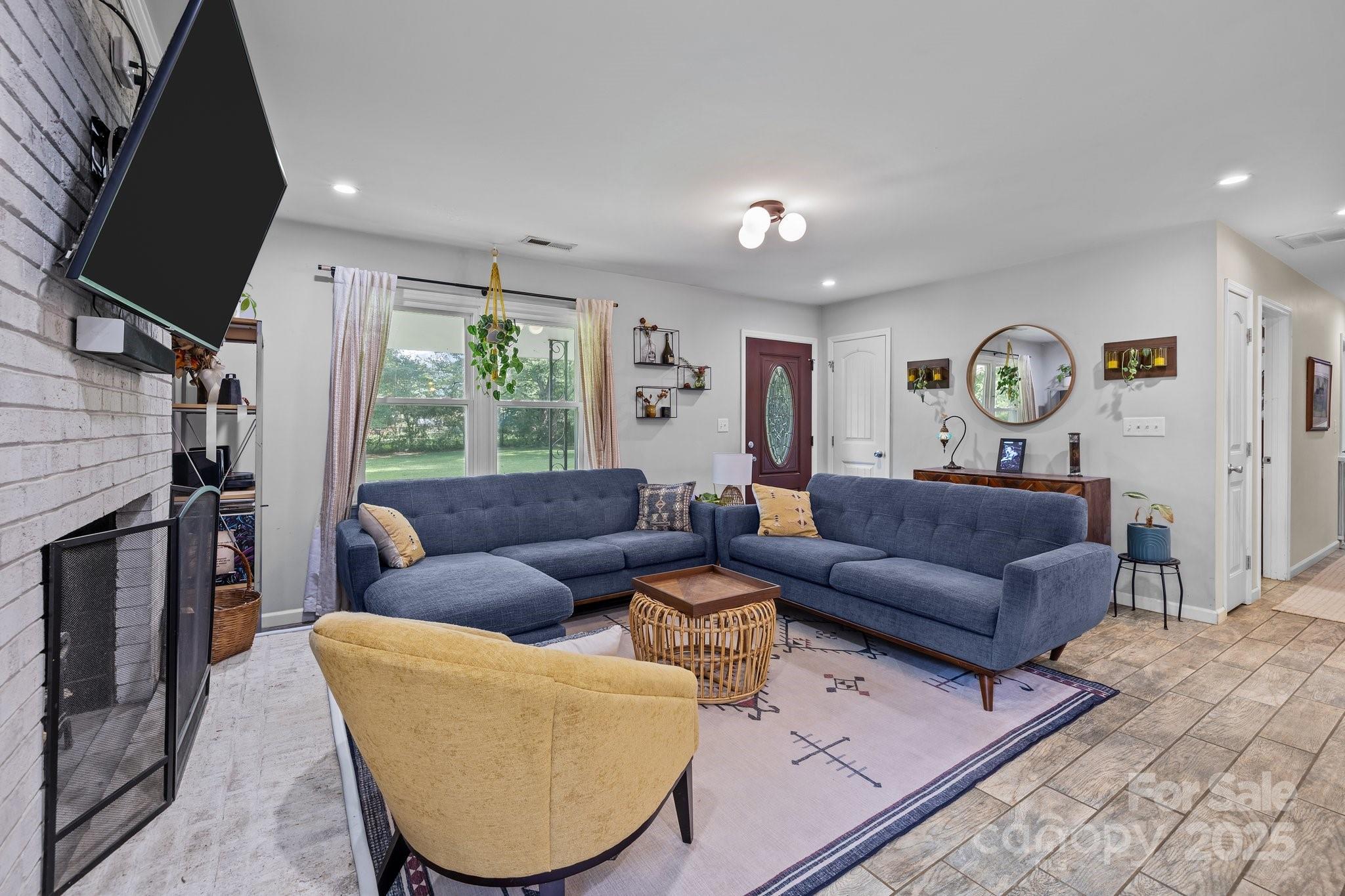 1108 Willoughby Road