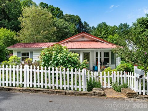 Photo of 152 E Marshall Street, Waynesville, NC 28786 (MLS # 4407502)